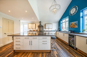 Kitchen diner angle 1- click for photo gallery